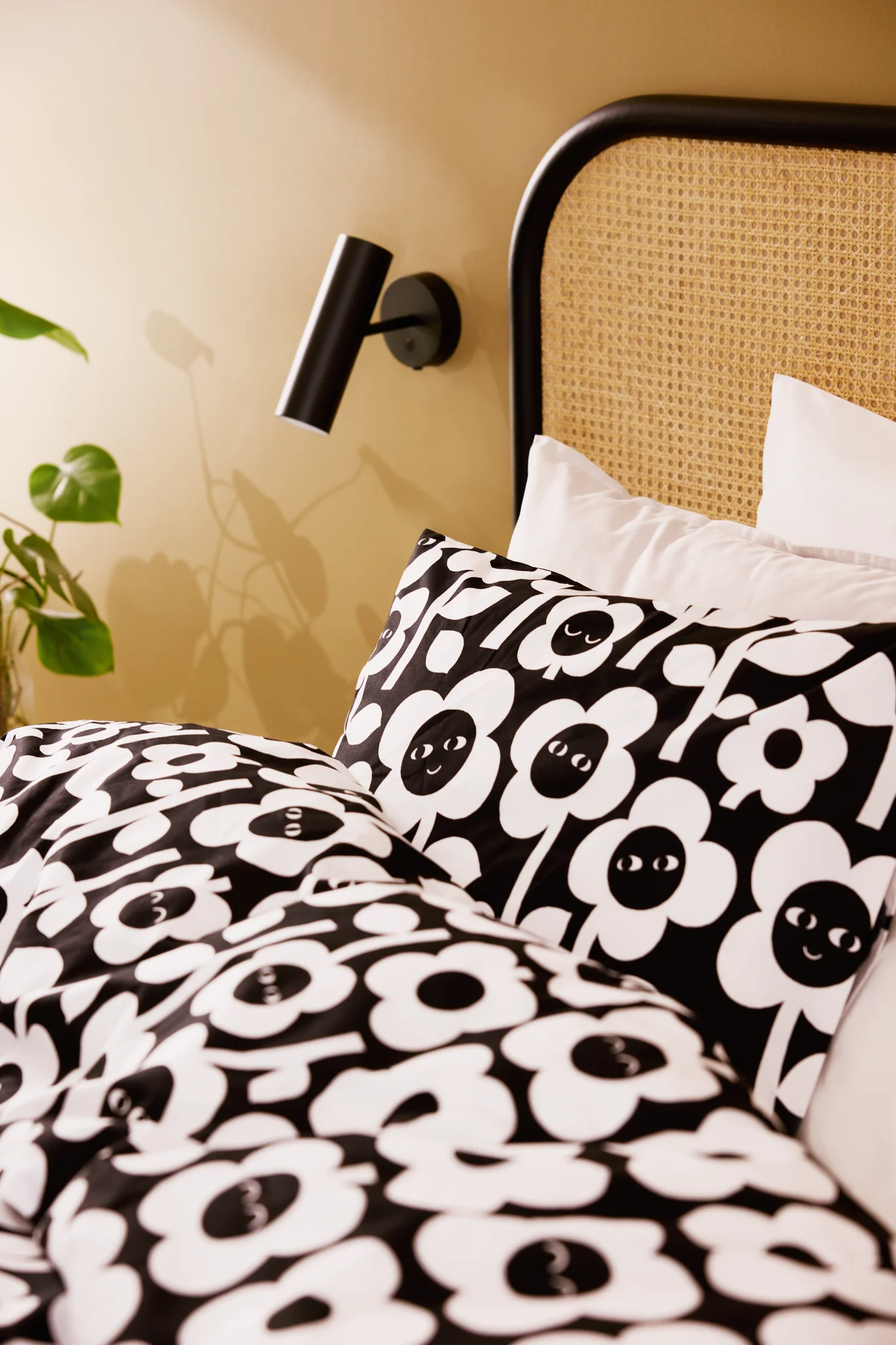 Kukkariemu tyynyliina - Image 6