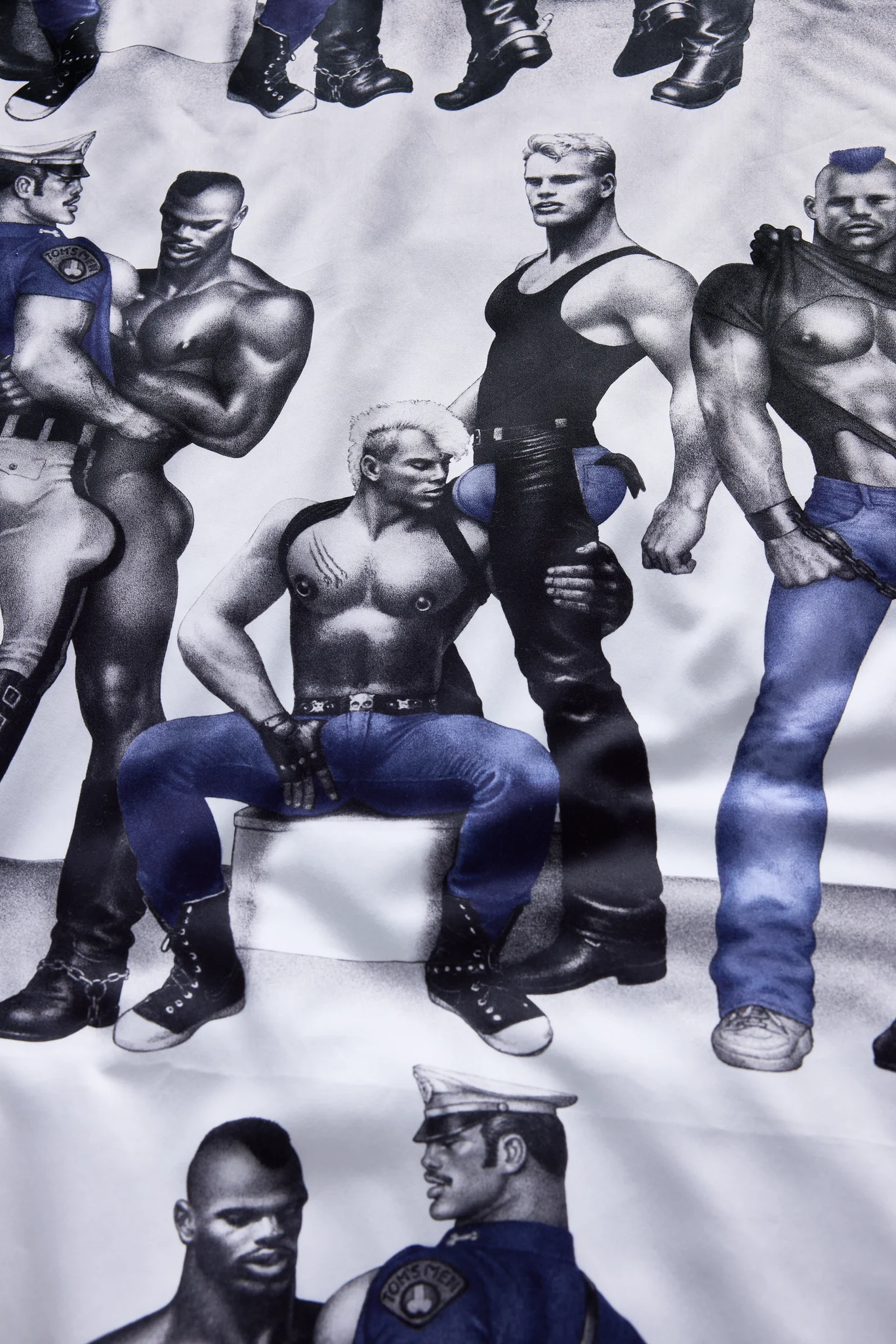 Tom of Finland Blue Squad satiinityynyliina - Image 3